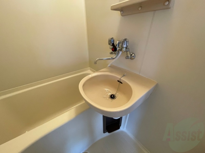 洗面設備　こちらに洗面台があります。朝の洗顔はこちらで。