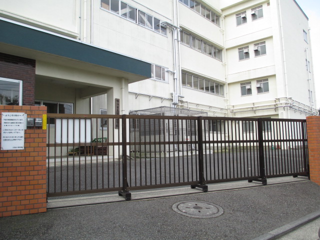 小学校　横浜市立川和小学校（小学校）まで474m
