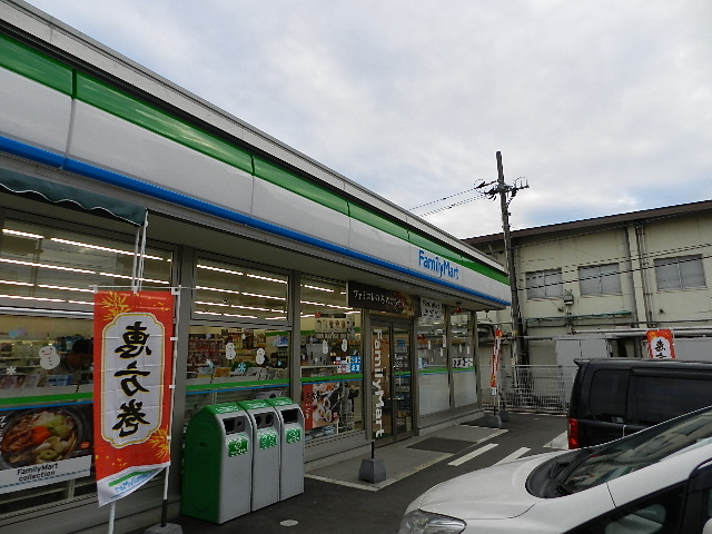 コンビニ　ファミリーマート小倉緑ヶ丘店（コンビニ）まで412m
