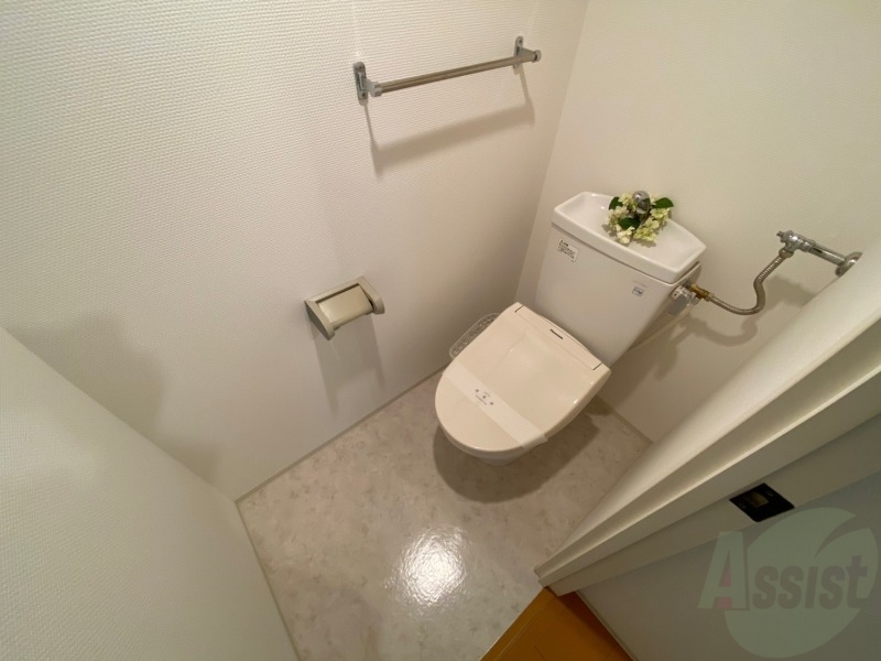 トイレ　こちらはトイレです。清潔感があり、安心して使用できます。