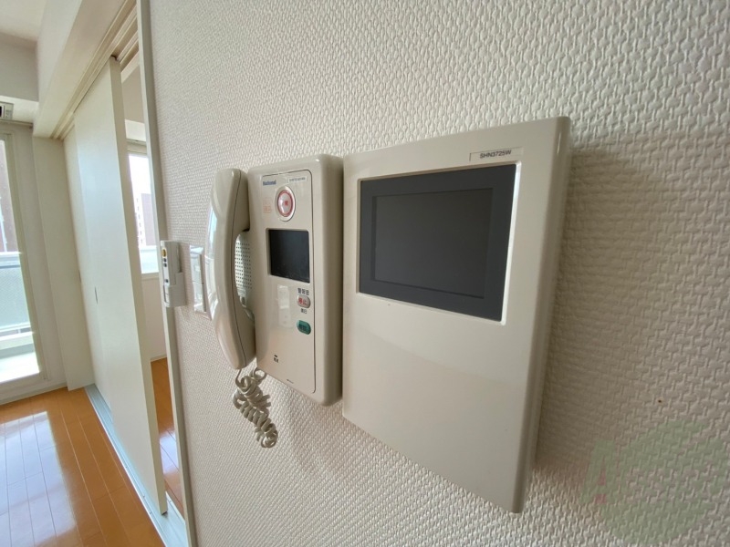 セキュリティ　ＴＶモニター付インターホンです。来客者の顔が見えるので安心！