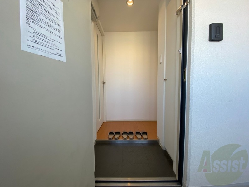 玄関　玄関の様子です。明るい印象ですね。気分もあがりそう。