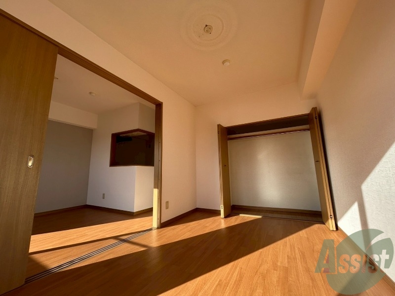 その他部屋・スペース　寝室になりそうな洋室です。シンプルで落ち着きますね。