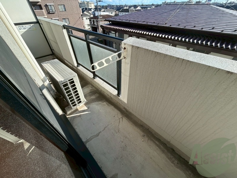 バルコニー　こちらがバルコニーです。晴れた日は沢山洗濯物を干せそうです。