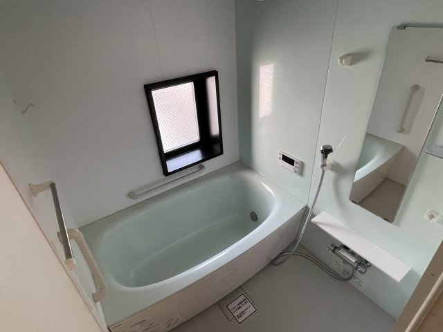 バス・シャワールーム　落ち着いた空間のお風呂です