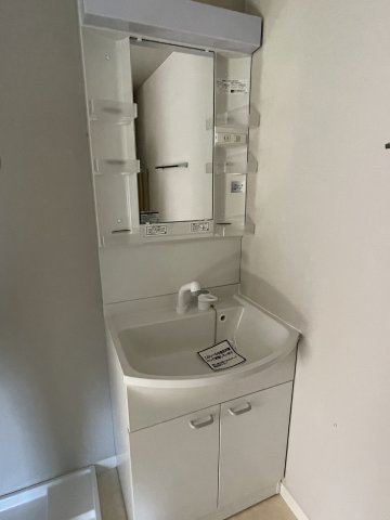 洗面設備　コンパクトで使いやすい洗面所