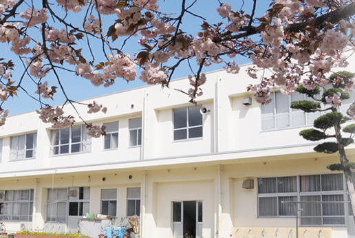 小学校　福津市立神興小学校（小学校）まで869m