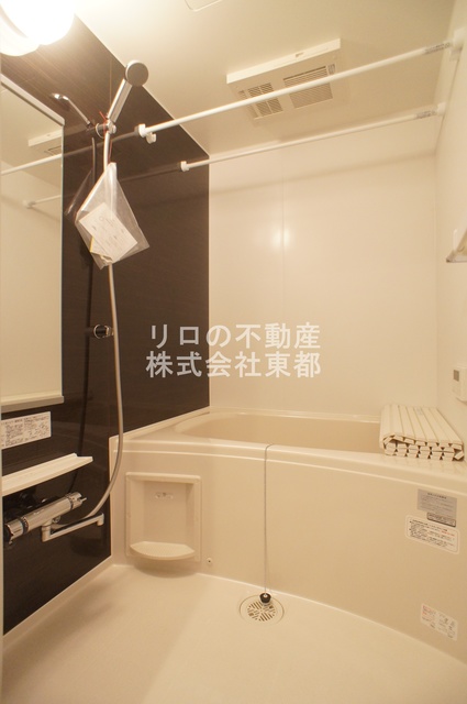 バス・シャワールーム　浴室には乾燥機が付いているので便利ですね☆
