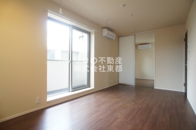 居室・リビング　広いリビングはゆったりくつろげる憩いの空間です♪