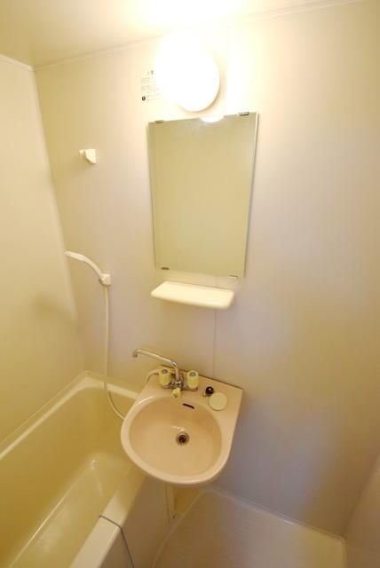 洗面設備　★鏡付きの洗面所です★