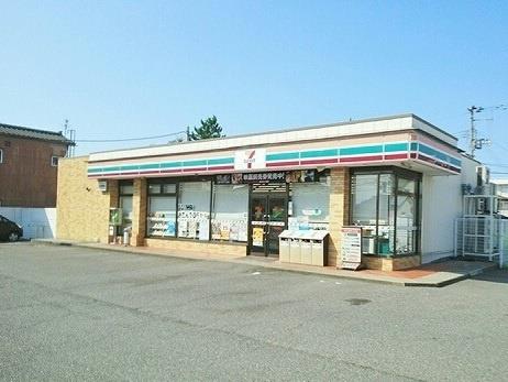 コンビニ　コンビニエンスストア（コンビニ）まで700m