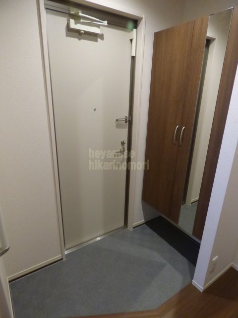 玄関　※写真は別号室