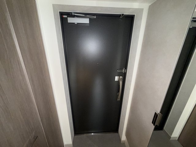 玄関　同物件別部屋写真