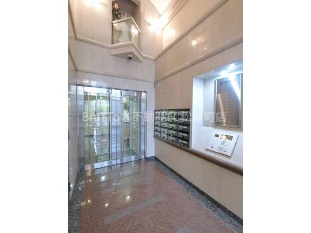 エントランス　マンション共用部分（オートロック付き）