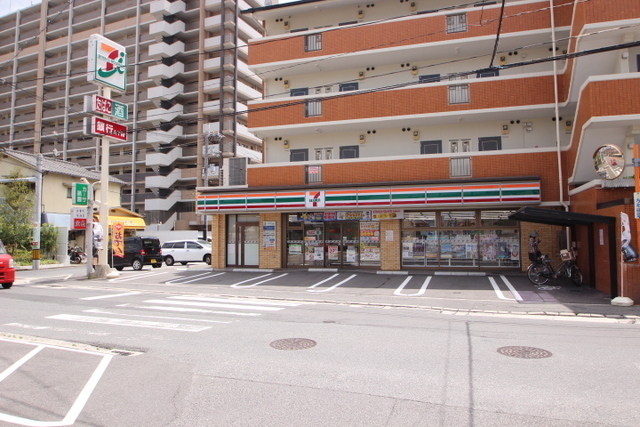 コンビニ　セブンイレブン広島祇園三丁目店（コンビニ）まで268m