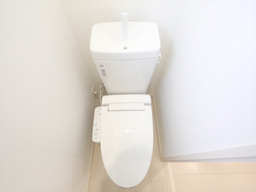 トイレ　温水洗浄便座付トイレ