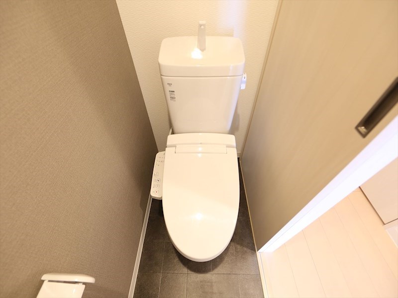 トイレ　温水洗浄暖房便座付トイレ