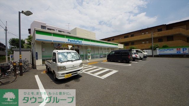 コンビニ　ファミリーマート三園一丁目店（コンビニ）まで378m