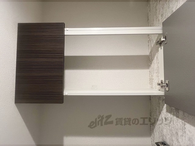 トイレ　収納棚