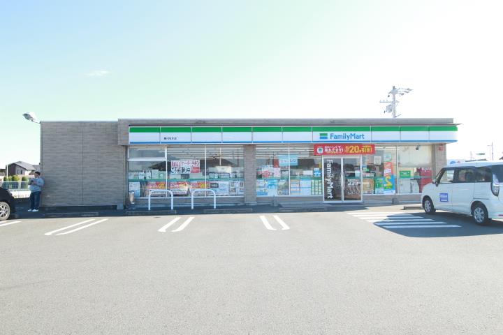コンビニ　ファミリーマート（コンビニ）まで733m