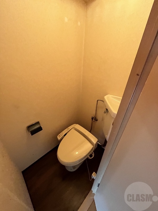 トイレ　ウォシュレット付きです