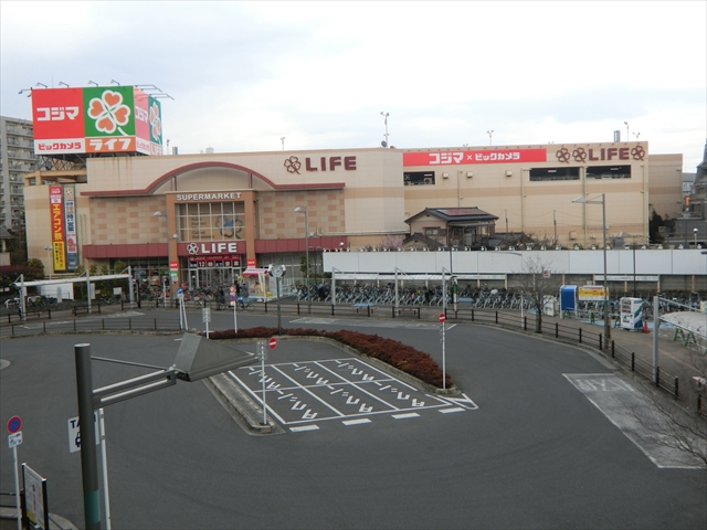 ショッピングセンター　コジマ×ビックカメラ江北駅前店（ショッピングセンター）まで391m