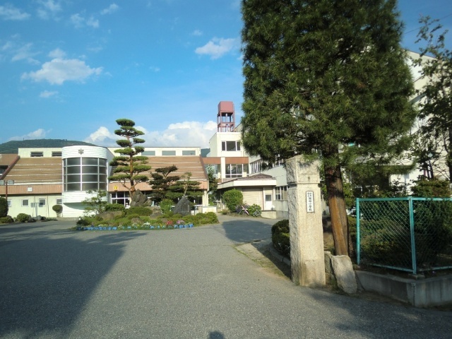 小学校　松本市立岡田小学校（小学校）まで506m
