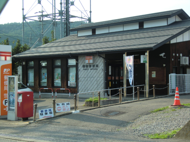 郵便局　岡田郵便局（郵便局）まで221m