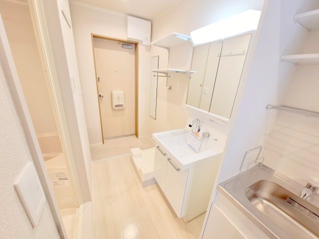 洗面設備　★新品の独立洗面台です★