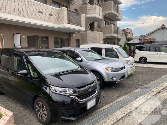 駐車場　敷地内駐車場