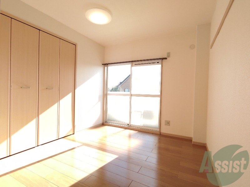 その他部屋・スペース　寝室もベッドを置いても余裕がありそうですね。