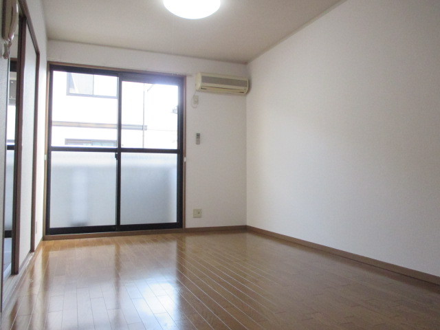 居室・リビング　南向きのダイニングキッチン９帖です☆