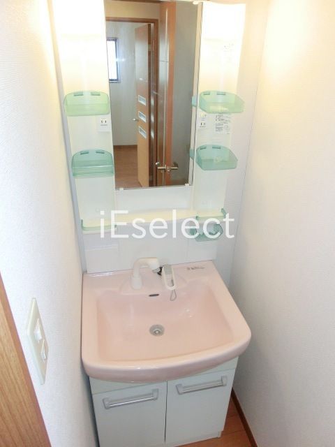 洗面設備　便利な洗髪洗面化粧台