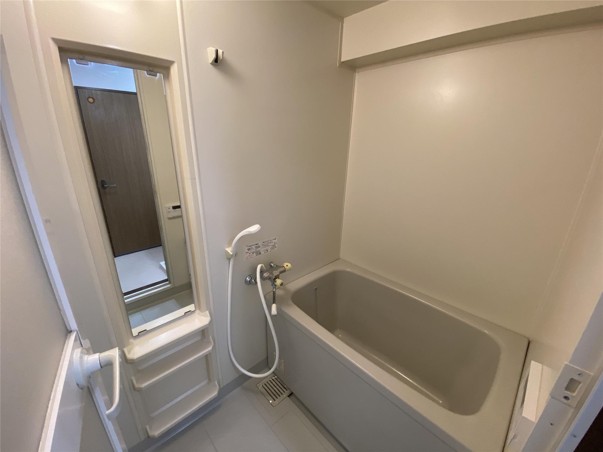 バス・シャワールーム　追焚機能付きのお風呂です