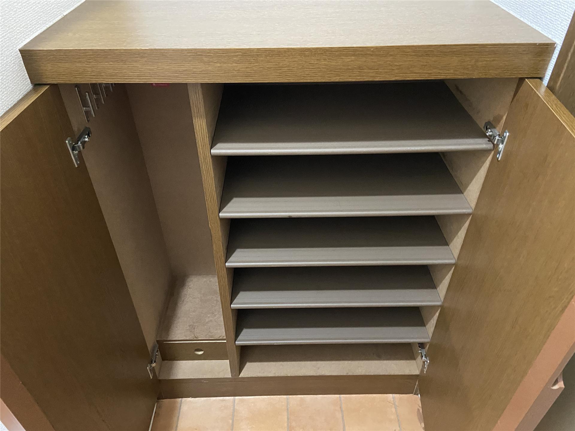 玄関　シューズボックス付きの玄関です