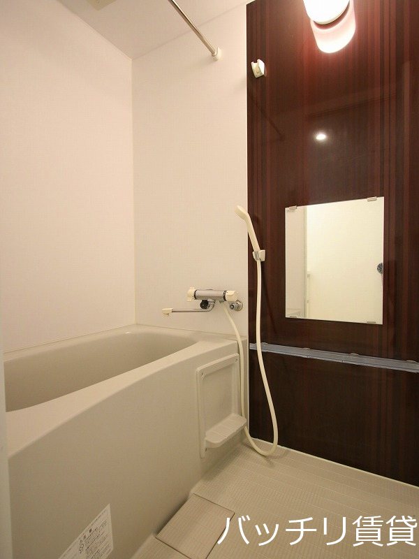 バス・シャワールーム　同型タイプの為、現状を優先いたします