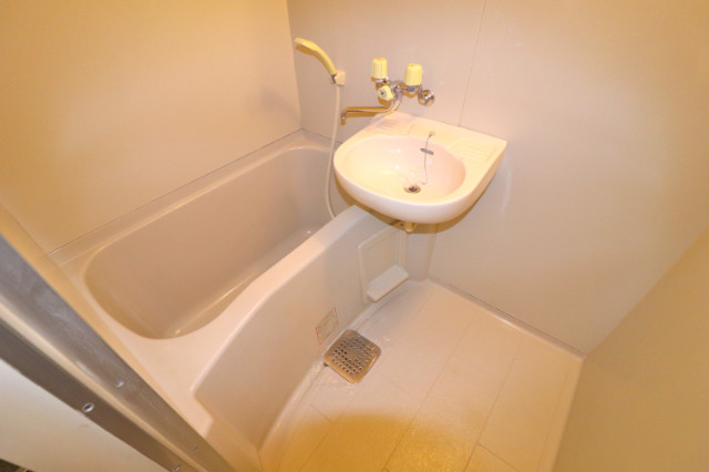 バス・シャワールーム　コンパクトなお風呂！