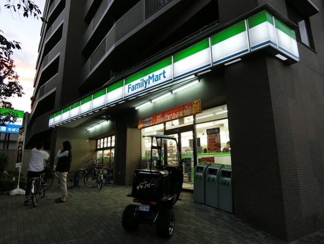 コンビニ　ファミリーマート小浦西五反田四丁目店（コンビニ）まで145m