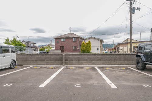 建物外観　駐車場