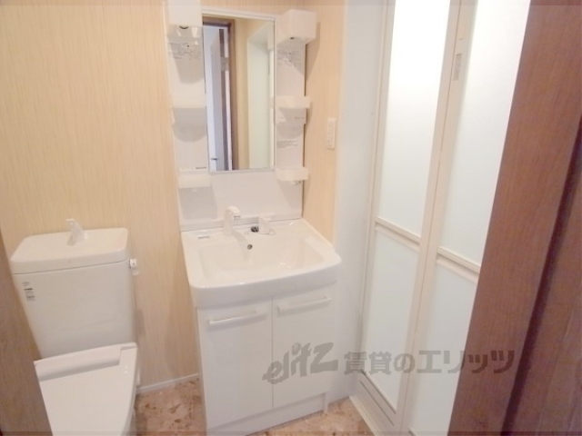 洗面設備　独立洗面台が付いているのは嬉しいです。