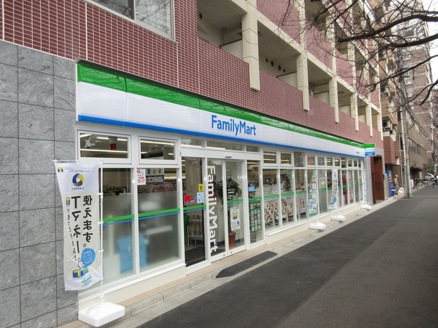 コンビニ　ファミリーマート（コンビニ）まで467m