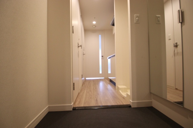 玄関　※別室の参考写真の為、現況優先です。