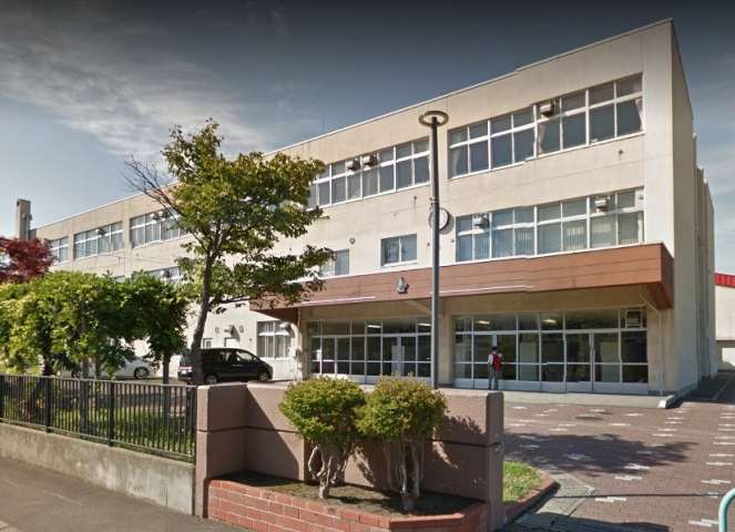 中学校　札幌市立八軒東中学校（中学校）まで1150m