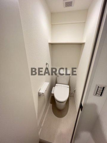 トイレ　落ち着いた色調のトイレです
