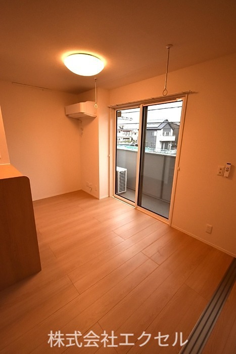 居室・リビング　エアコン付きです。