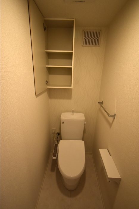 トイレ　温水洗浄便座です。