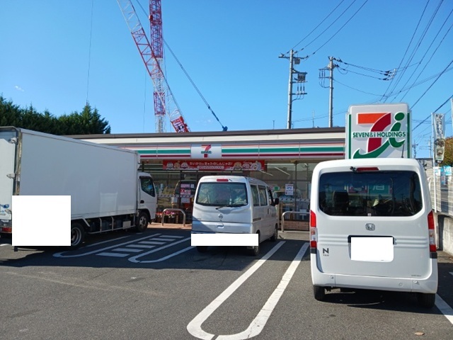 コンビニ　セブンイレブン犬蔵３丁目店（コンビニ）まで450m