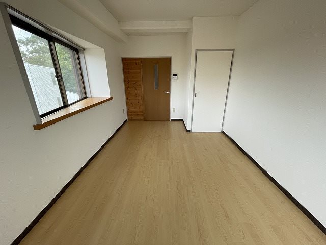 居室・リビング　同マンション別部屋