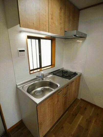 キッチン　ガスコンロ付きシステムキッチン　写真は同間取り別部屋のもの日