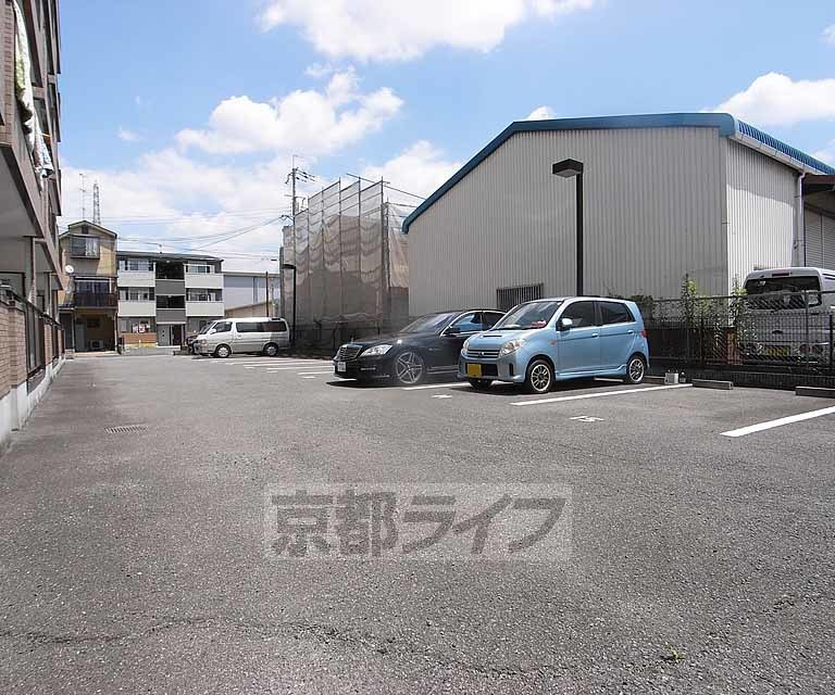 駐車場　広い駐車スペースです。